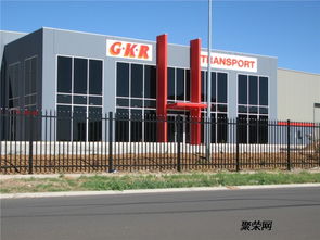 珠海圍墻欄桿定做與廠區外墻加高護欄解決方案 藍白色柵欄批發建材指南